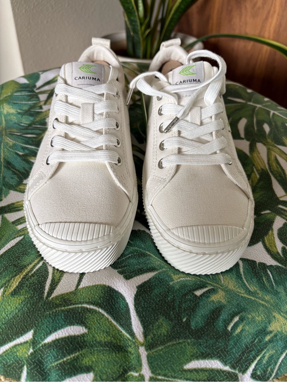 Cariuma The OCA Off-white Sneakers NWT